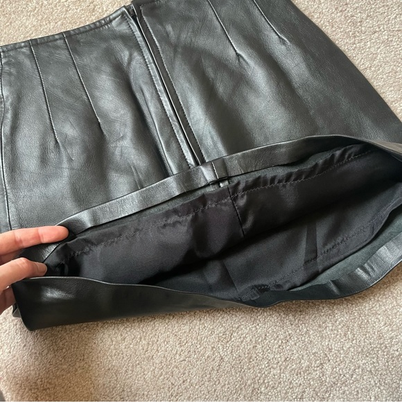 Women’s size 2 Black Jamin Leather Mini Skirt - Picture 11 of 12